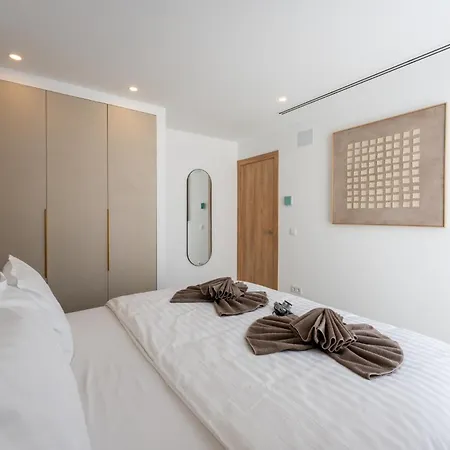 Luxury - Sunset Rooftop - Heated Pool - Outdoor Kitchen - Airconditioned 빌라